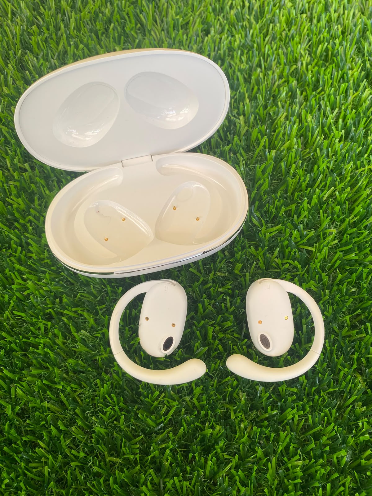 YX39 Smart Case and Noise Reducing Earbuds